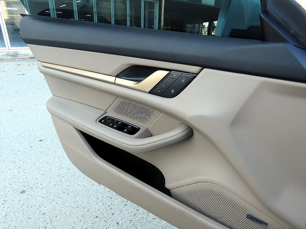 포르쉐 타이칸 EV - 이미지 12