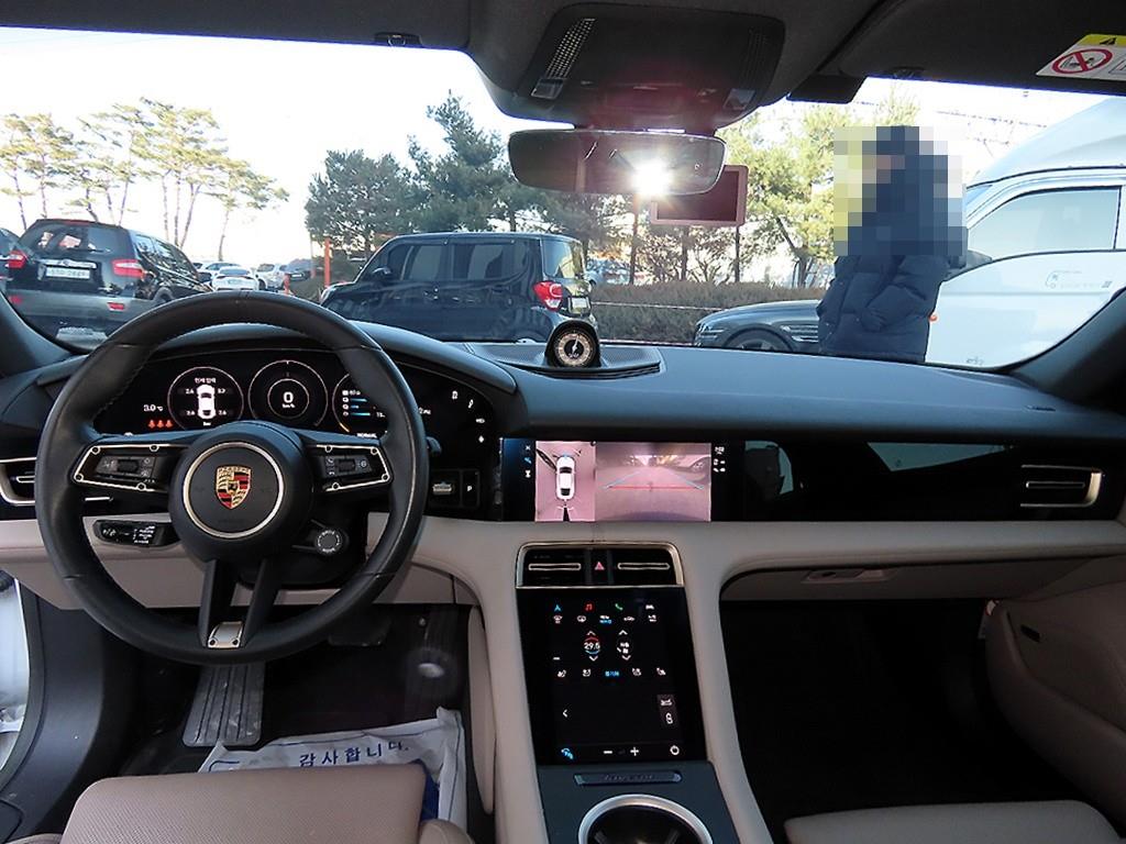 포르쉐 타이칸 EV - 이미지 20