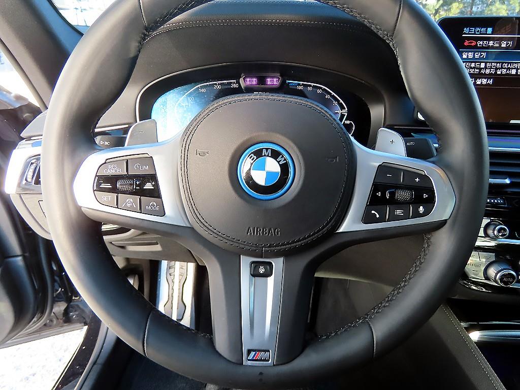 BMW 5시리즈(7세대) 530e M 스포츠팩 - 이미지 9