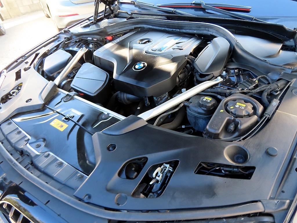 BMW 5시리즈(7세대) 530e M 스포츠팩 - 이미지 10