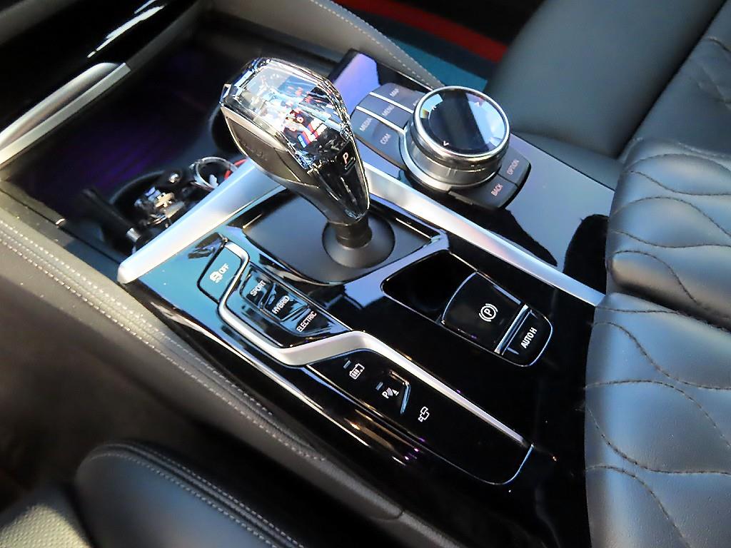 BMW 5시리즈(7세대) 530e M 스포츠팩 - 이미지 11