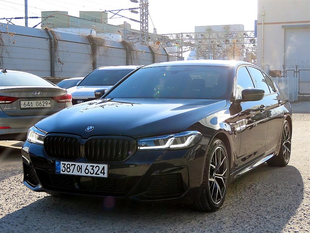 BMW 5시리즈(7세대) 530e M 스포츠팩 - 이미지 17