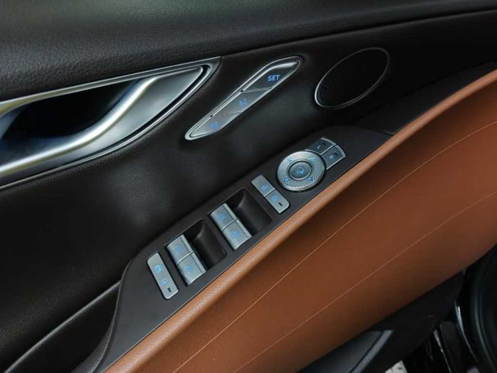 제네시스 더 올뉴G80 가솔린 2.5 2WD 기본형 - 이미지 17