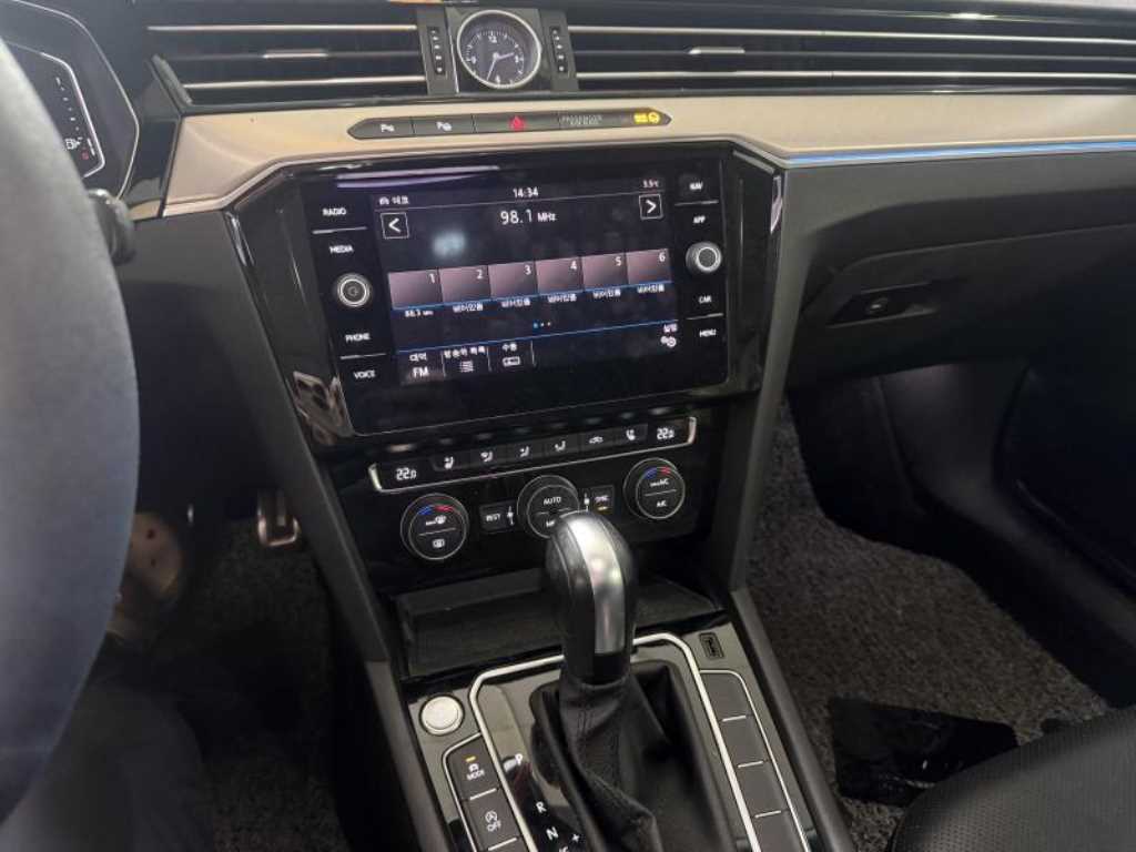 폭스바겐 아테온 2.0 TDI 엘레강스 프리미엄 - 이미지 3