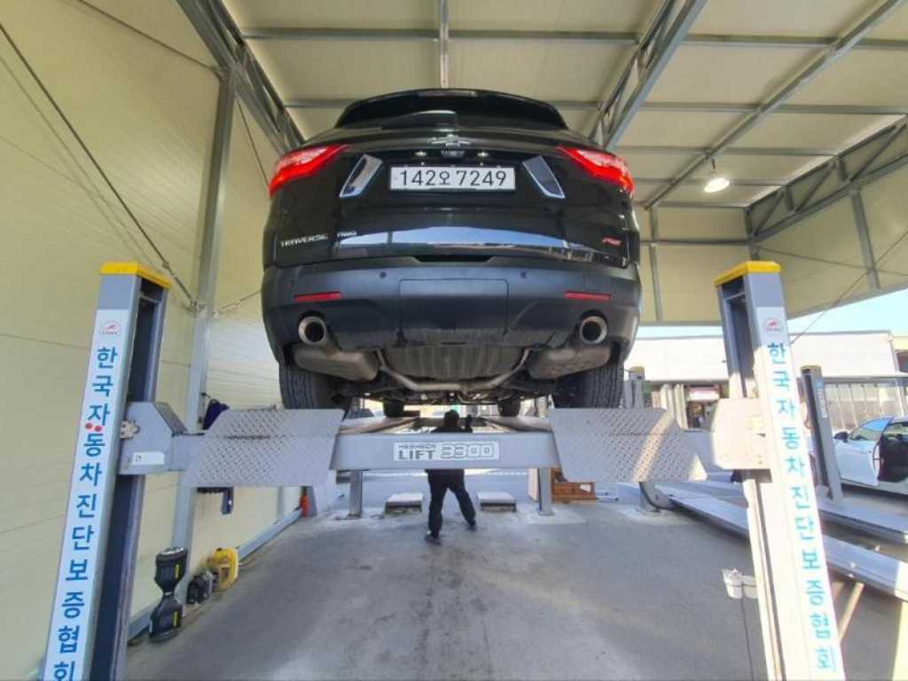 랜드로버 디스커버리 스포츠 2.0 TD4 SE(150PS) - 이미지 2