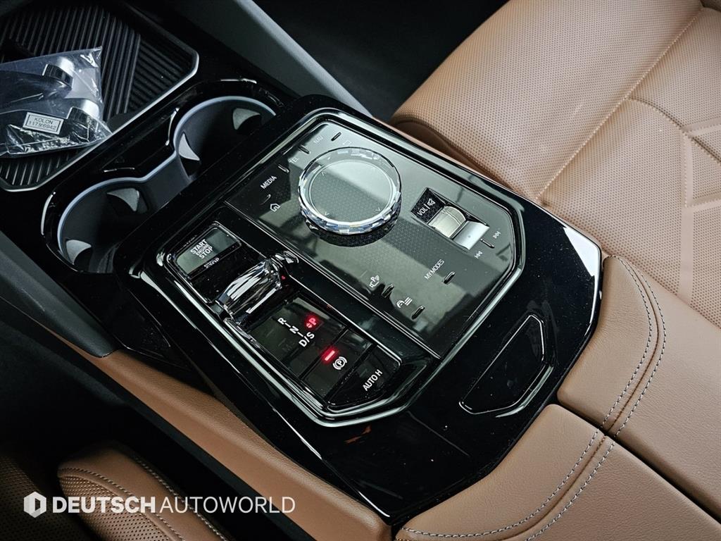 BMW 5시리즈(8세대) 530i xDrive M 스포츠 - 이미지 2