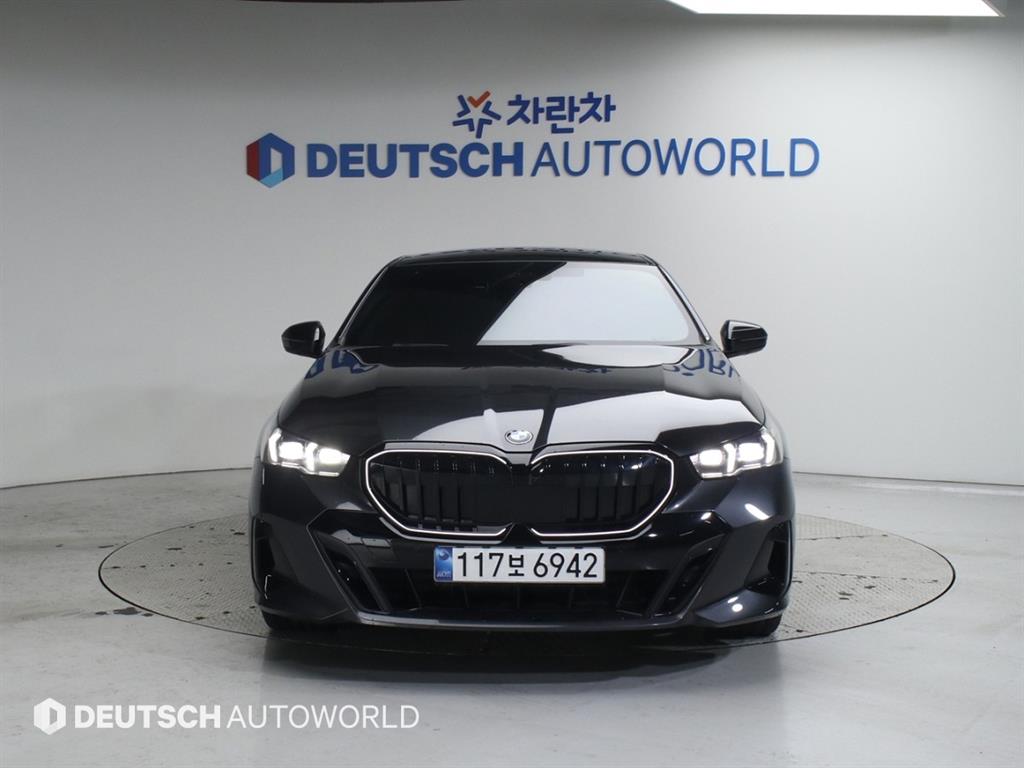 BMW 5시리즈(8세대) 530i xDrive M 스포츠 - 이미지 8