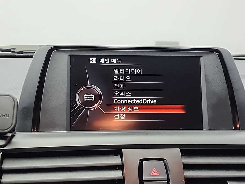 BMW 1시리즈(2세대) 5도어 118d 스포츠 라인 - 이미지 4