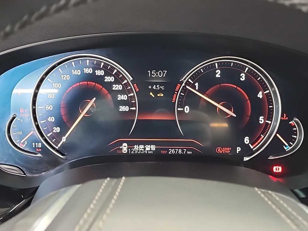 BMW 5시리즈(7세대) 520d M스포츠팩 플러스 - 이미지 5