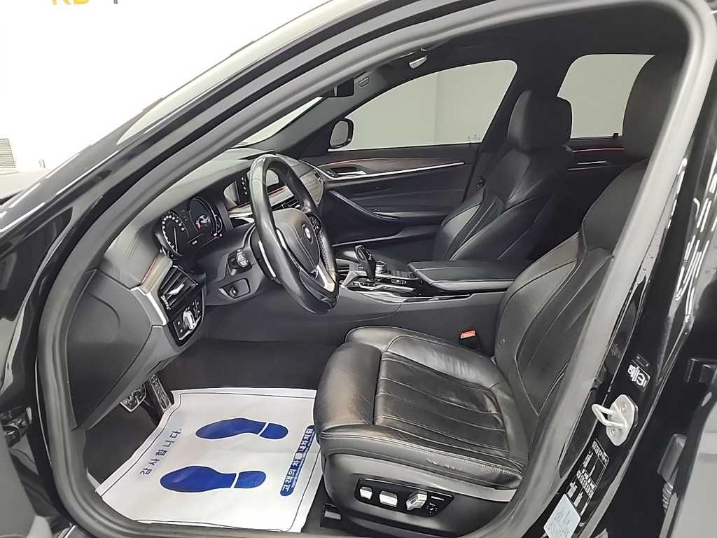 BMW 5시리즈(7세대) 520d M스포츠팩 플러스 - 이미지 9