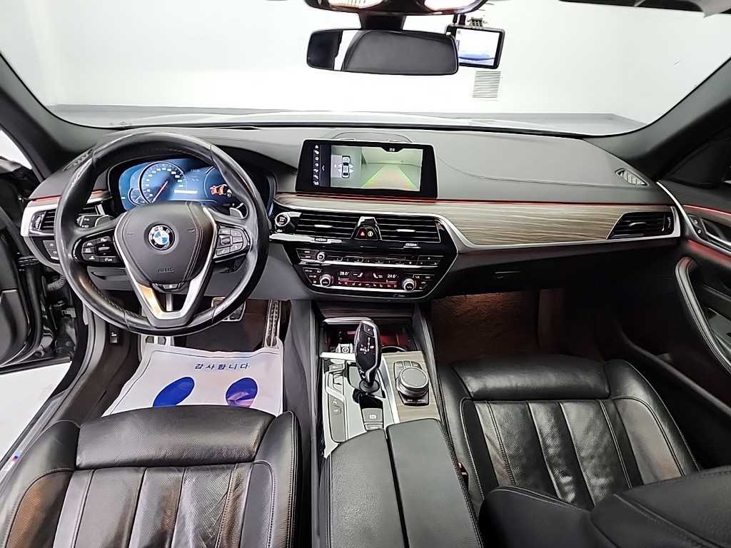 BMW 5시리즈(7세대) 520d M스포츠팩 플러스 - 이미지 10