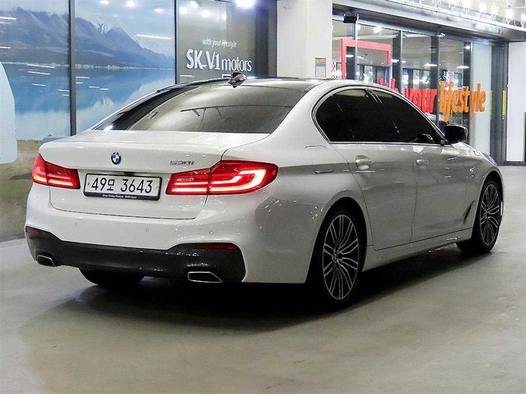 BMW 5시리즈(7세대) 530i M스포츠팩 플러스 - 이미지 11