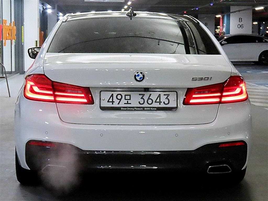 BMW 5시리즈(7세대) 530i M스포츠팩 플러스 - 이미지 17