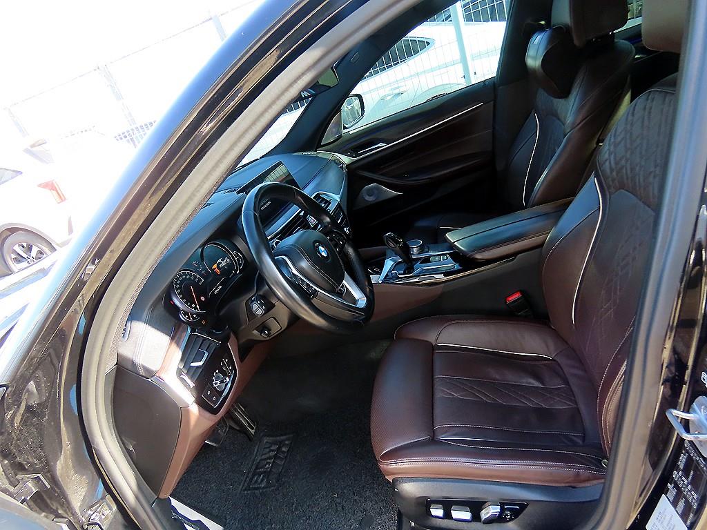 BMW 5시리즈(7세대) 530i M스포츠팩 플러스 - 이미지 15