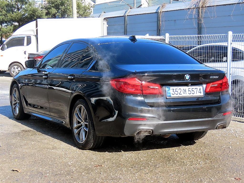 BMW 5시리즈(7세대) 530i M스포츠팩 플러스 - 이미지 18