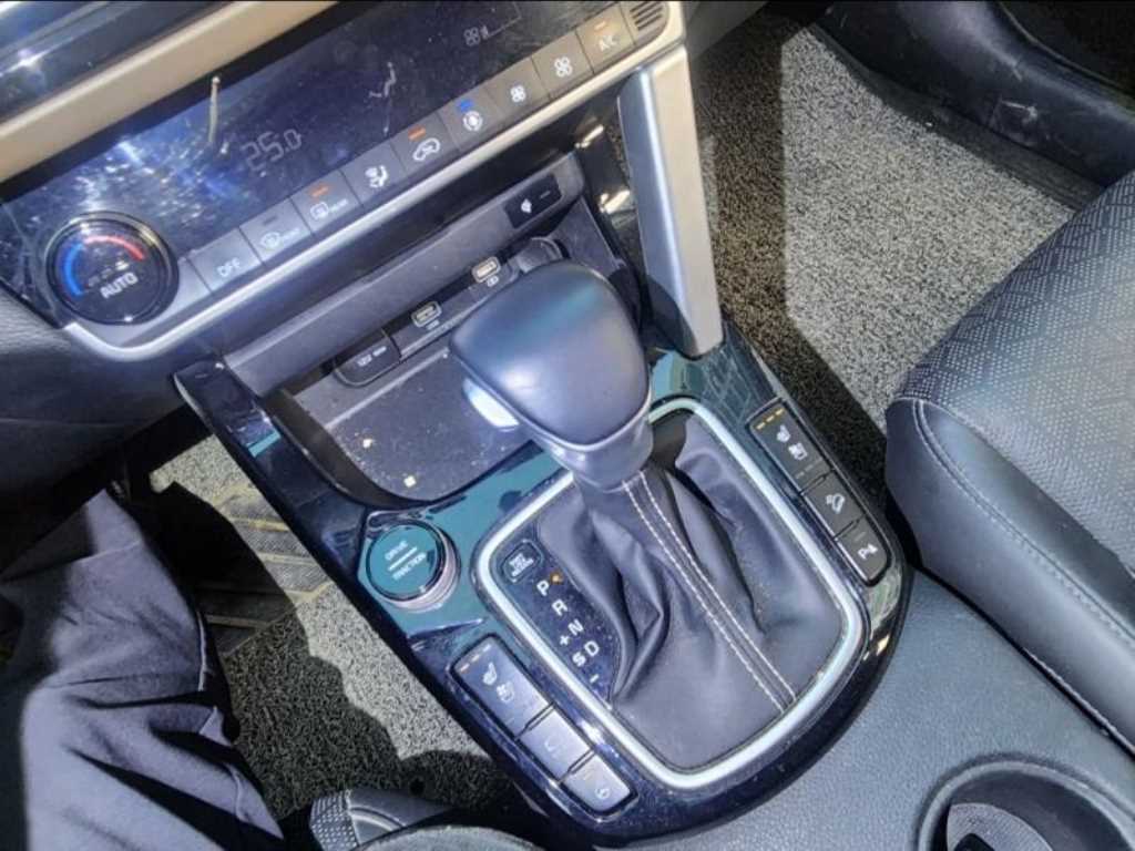 기아 셀토스 1.6 가솔린 2WD 노블레스 - 이미지 2