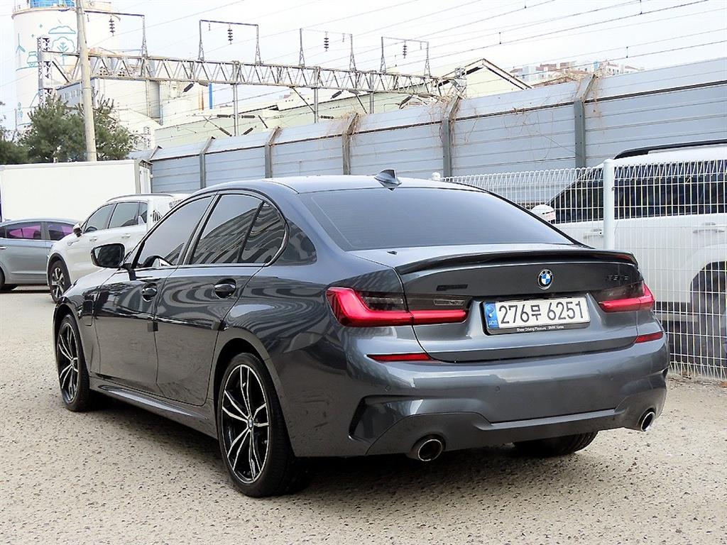 BMW 3시리즈(7세대) 330e M 스포츠 팩