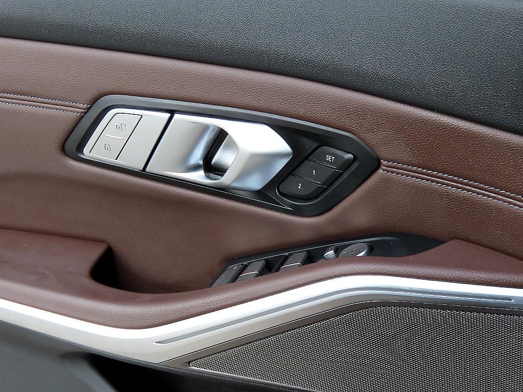 BMW 3시리즈(7세대) 330e M 스포츠 팩 - 이미지 11