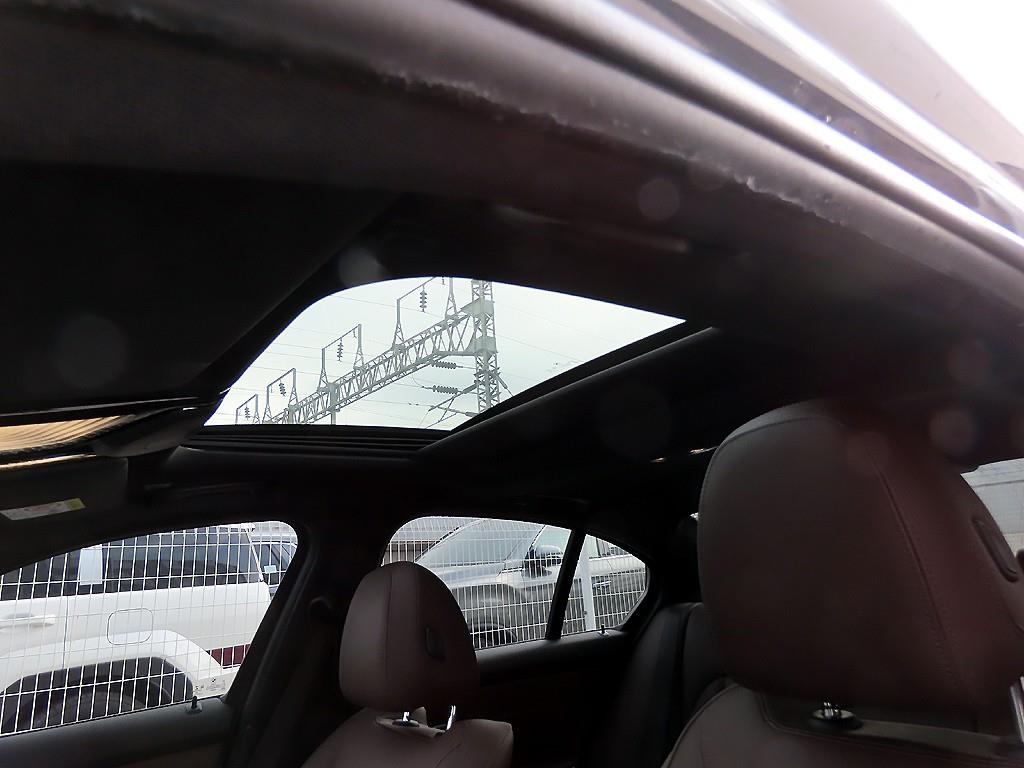 BMW 3시리즈(7세대) 330e M 스포츠 팩 - 이미지 18