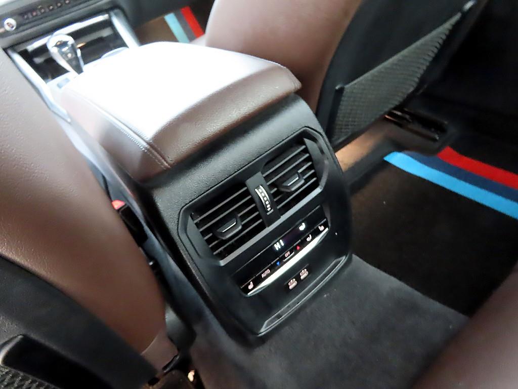 BMW 3시리즈(7세대) 330e M 스포츠 팩 - 이미지 19