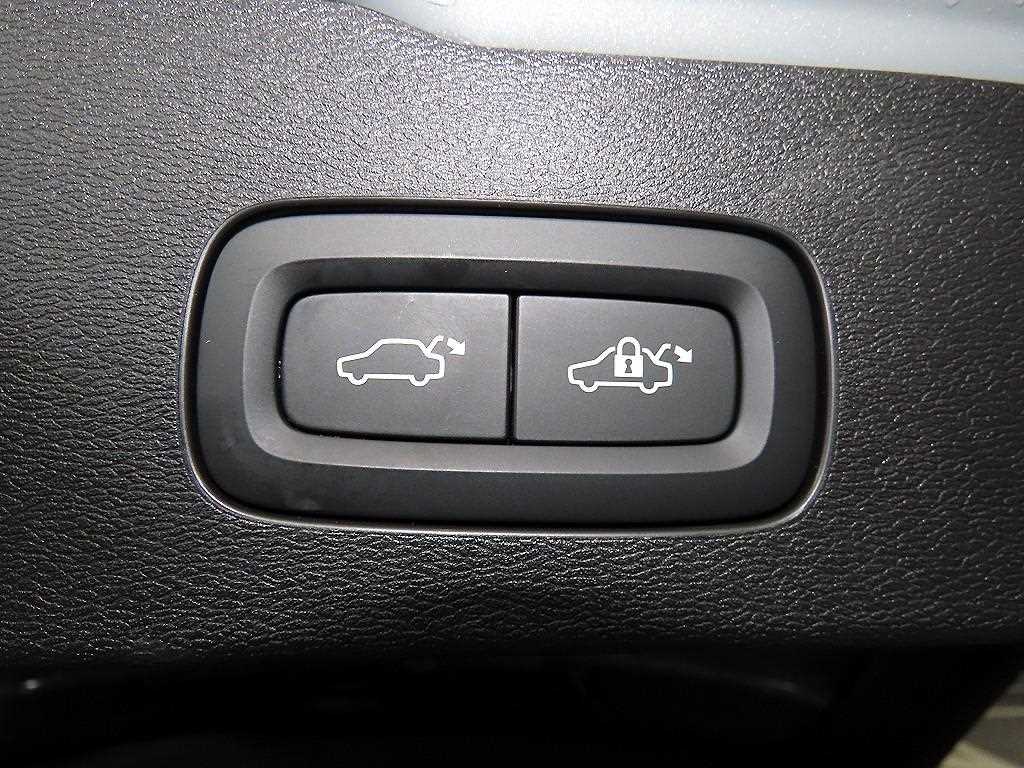 볼보 V60 크로스컨트리(2세대) 2.0 B5 AWD 울트라 - 이미지 8