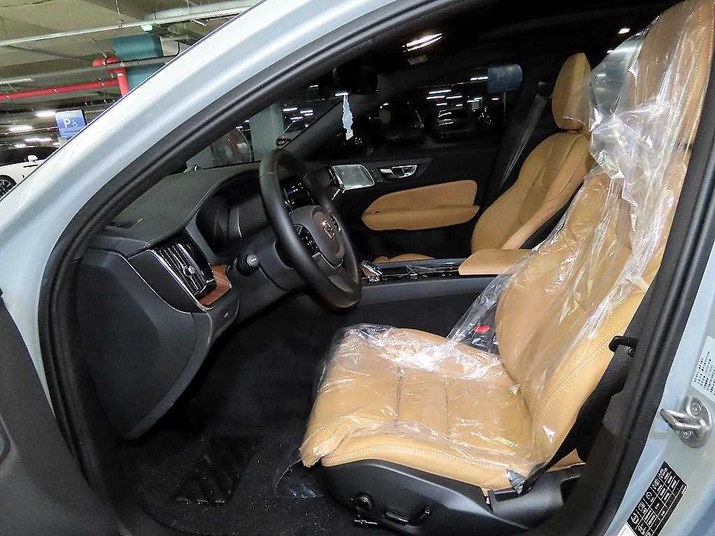 볼보 V60 크로스컨트리(2세대) 2.0 B5 AWD 울트라 - 이미지 13