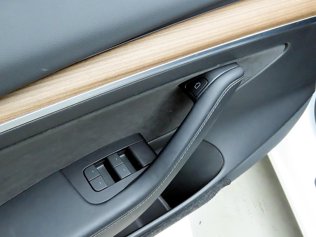 테슬라 모델 3 AWD 롱 레인지 - 이미지 9