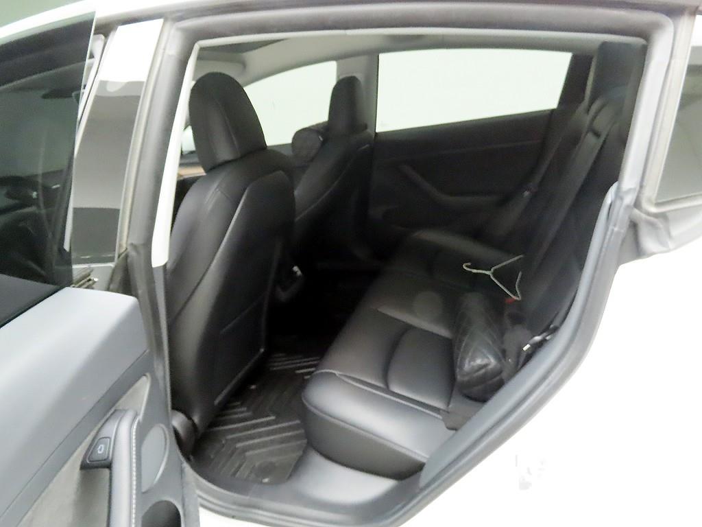 테슬라 모델 3 AWD 롱 레인지 - 이미지 14