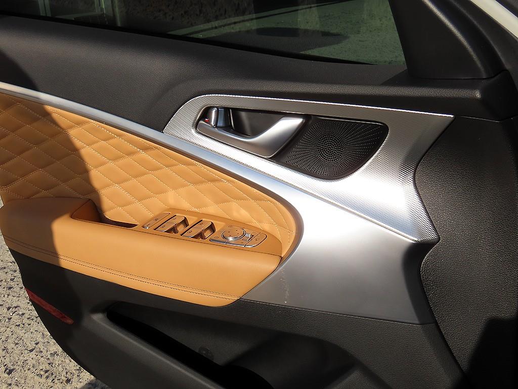 제네시스 더 뉴G70 가솔린 2.5T 2WD 기본형 - 이미지 2