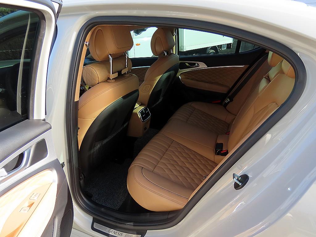 제네시스 더 뉴G70 가솔린 2.5T 2WD 기본형 - 이미지 9