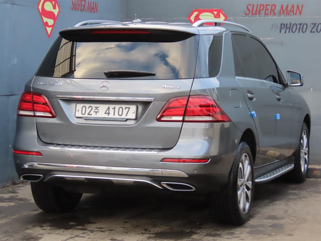 벤츠 GLE클래스(3세대) GLE 250d 4매틱 - 이미지 3