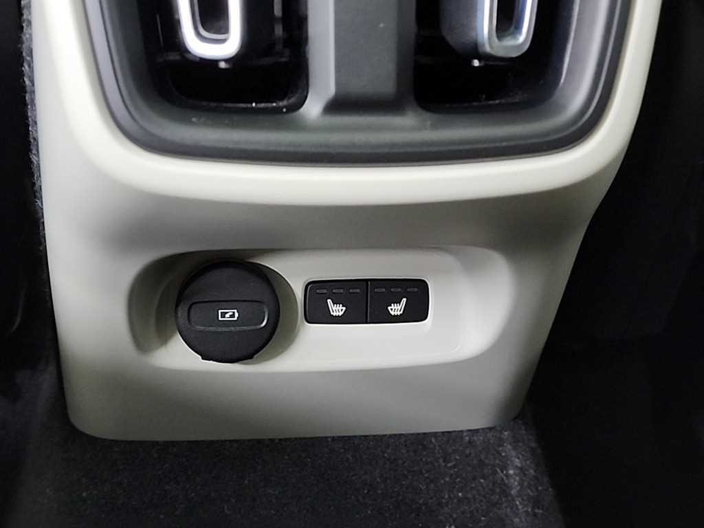 볼보 XC40 2.0 B4 AWD 얼티메이트 브라이트 - 이미지 3