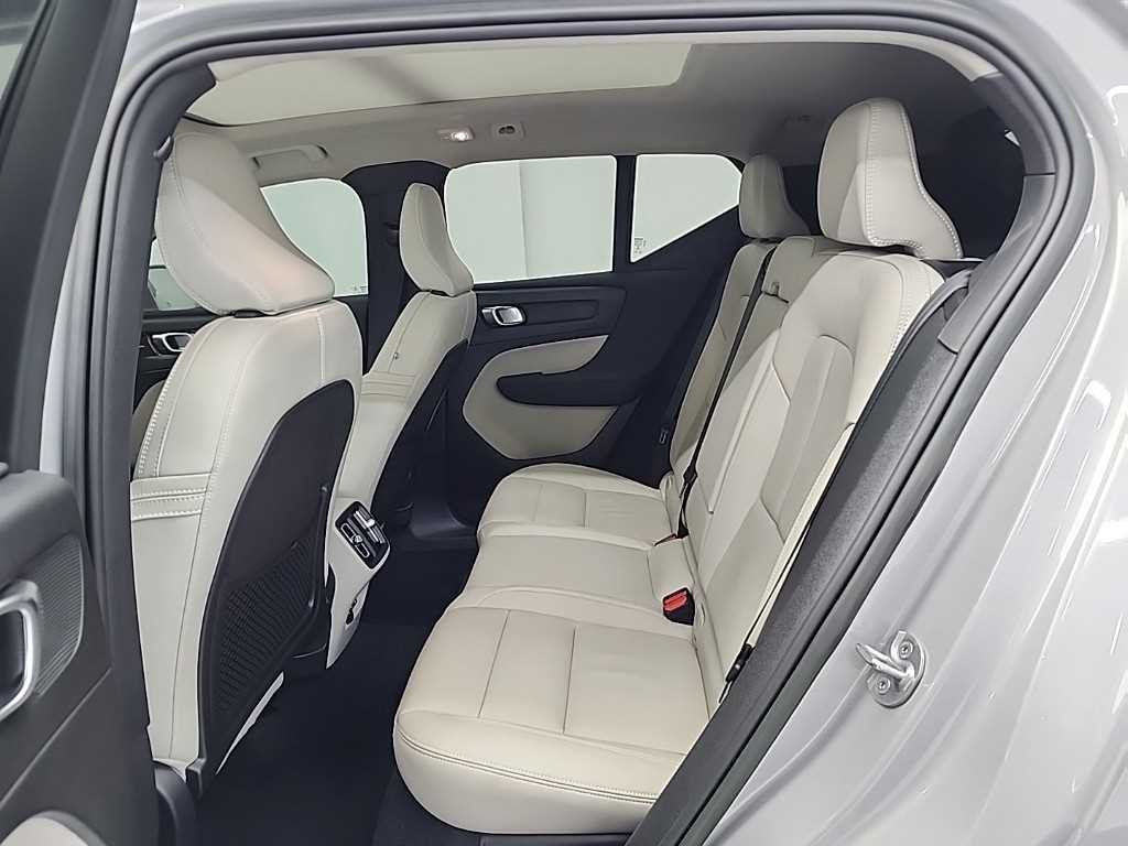 볼보 XC40 2.0 B4 AWD 얼티메이트 브라이트 - 이미지 6