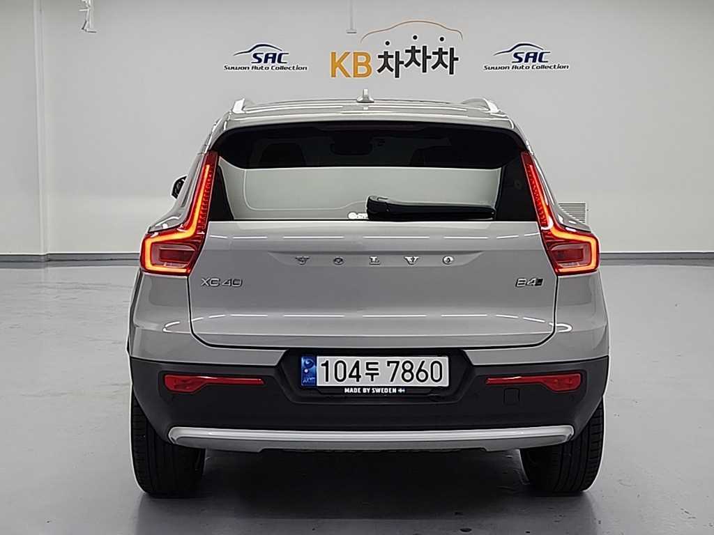 볼보 XC40 2.0 B4 AWD 얼티메이트 브라이트 - 이미지 2
