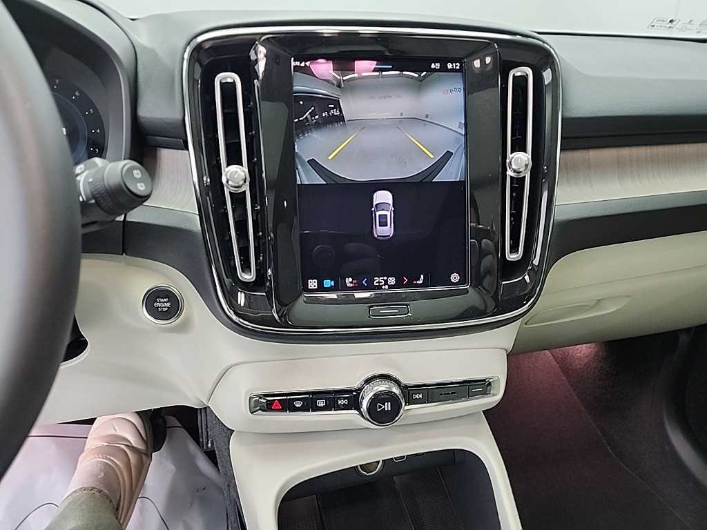 볼보 XC40 2.0 B4 AWD 얼티메이트 브라이트 - 이미지 9