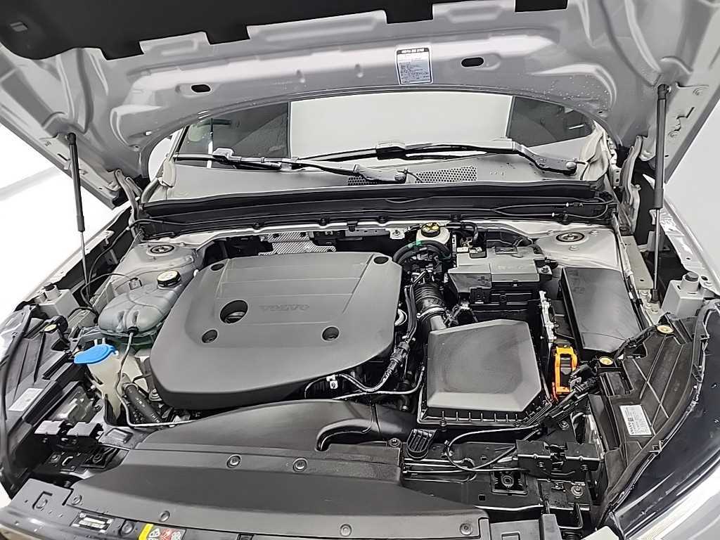 볼보 XC40 2.0 B4 AWD 얼티메이트 브라이트 - 이미지 16