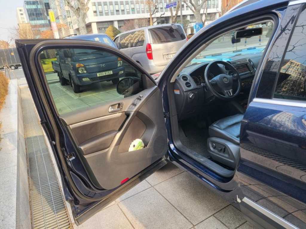 폭스바겐 티구안 2.0 TDI 블루모션 프리미엄 - 이미지 3