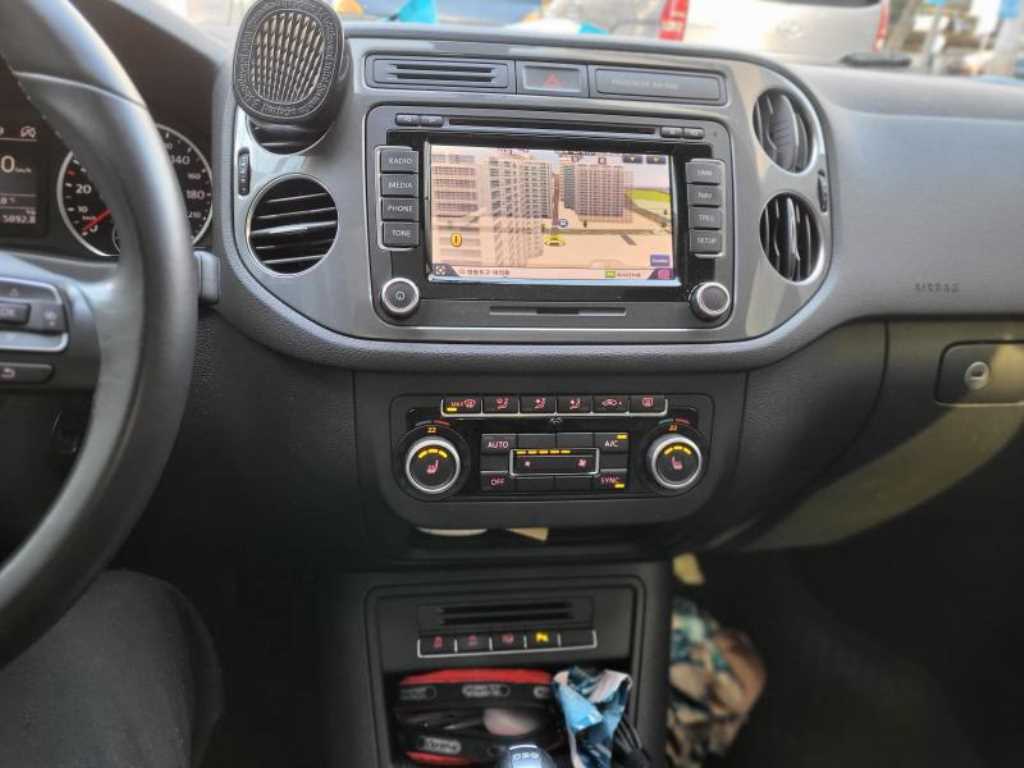 폭스바겐 티구안 2.0 TDI 블루모션 프리미엄 - 이미지 9