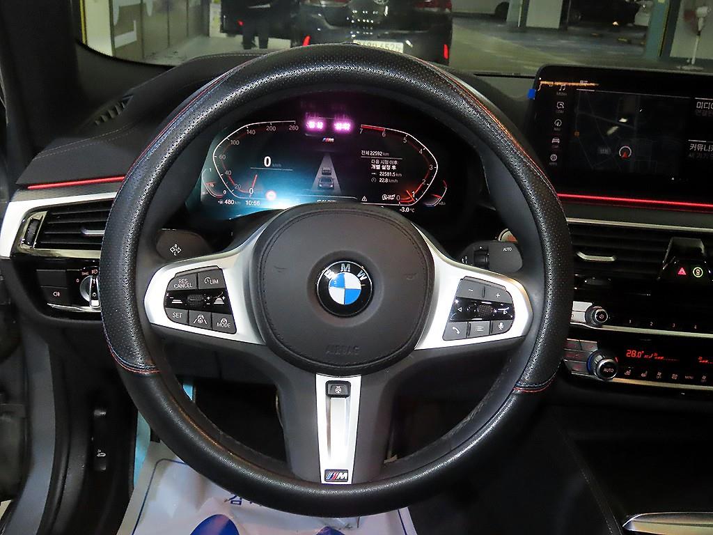 BMW 5시리즈(7세대) 520i M 스포츠팩 - 이미지 3