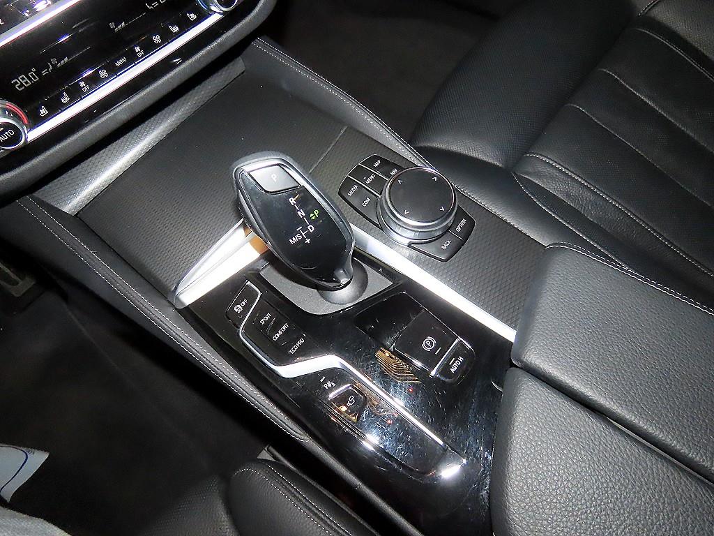 BMW 5시리즈(7세대) 520i M 스포츠팩 - 이미지 18