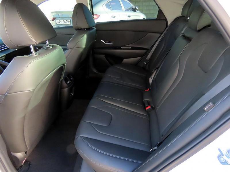 현대 더 뉴아반떼(CN7) 가솔린 1.6 인스퍼레이션 - 이미지 19