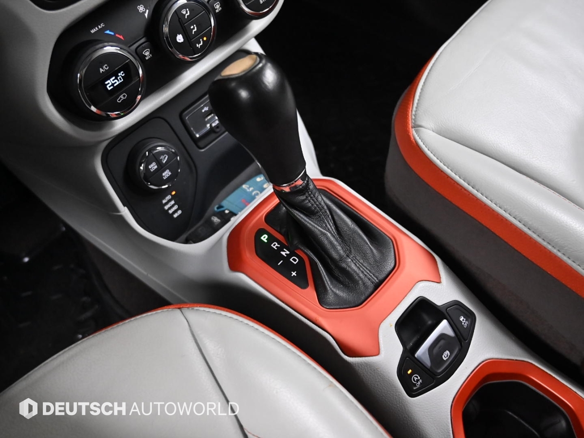 지프 레니게이드 2.0 디젤 AWD 리미티드 - 이미지 3