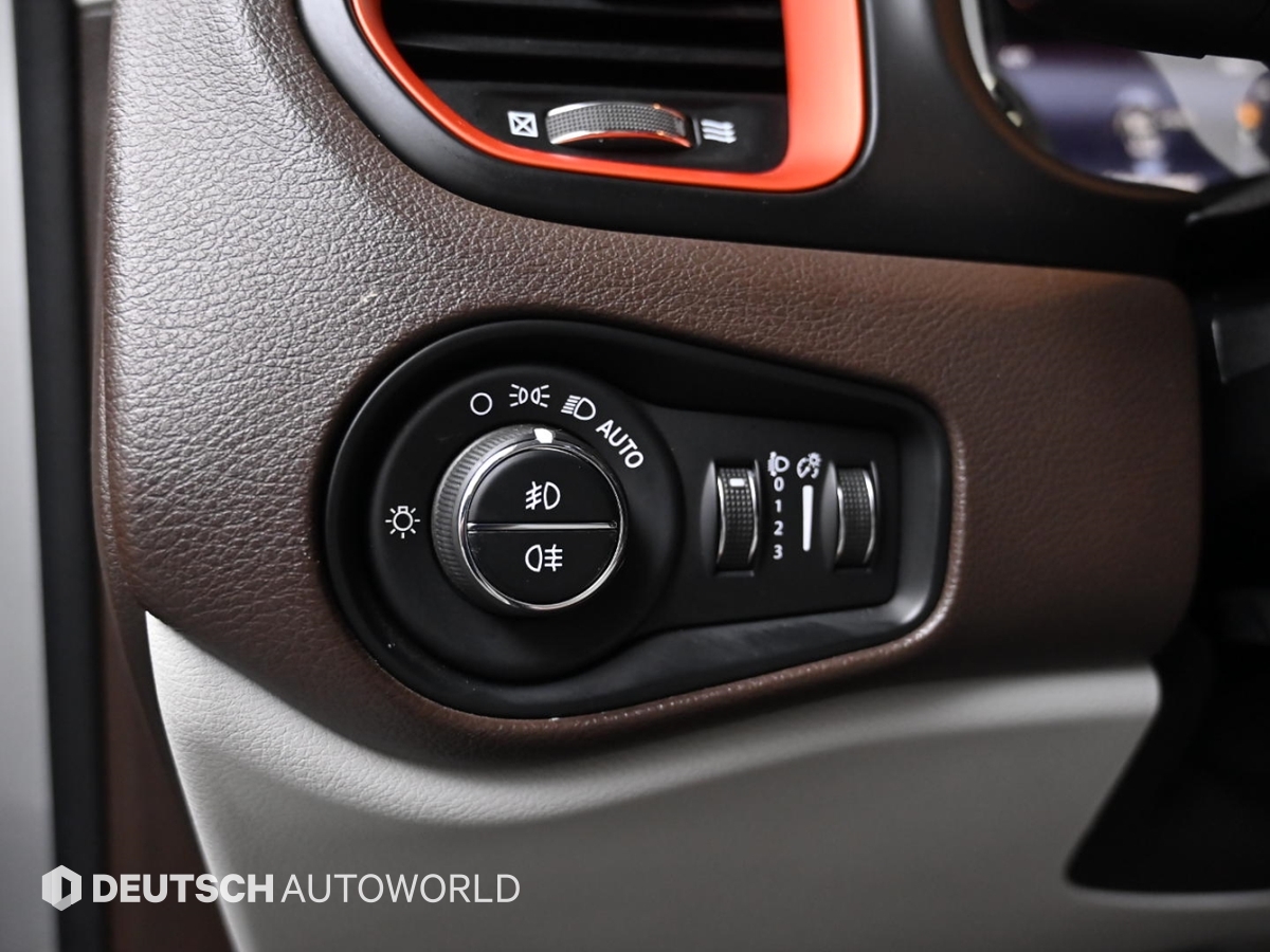 지프 레니게이드 2.0 디젤 AWD 리미티드 - 이미지 9