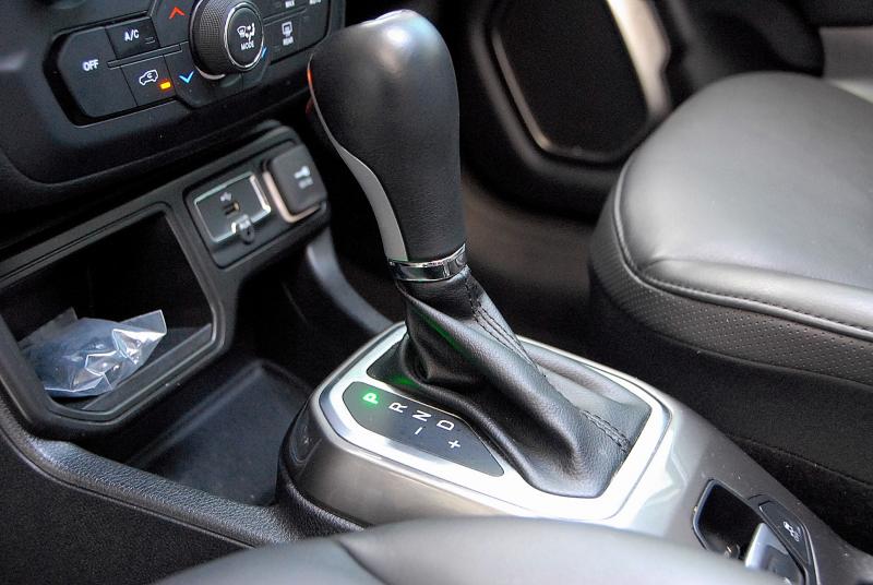 지프 레니게이드 2.4 가솔린 리미티드 - 이미지 9