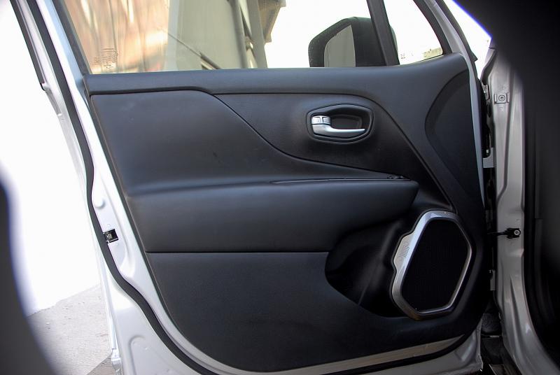 지프 레니게이드 2.4 가솔린 리미티드 - 이미지 16