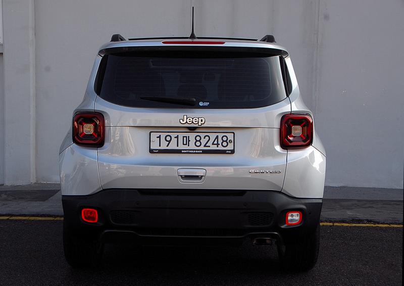 지프 레니게이드 2.4 가솔린 리미티드 - 이미지 17