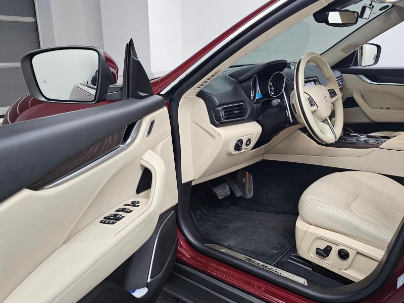 마세라티 르반떼 3.0 - 이미지 17