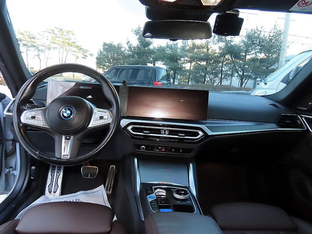 BMW i4 eDrive40 M 스포츠 프로 - 이미지 9
