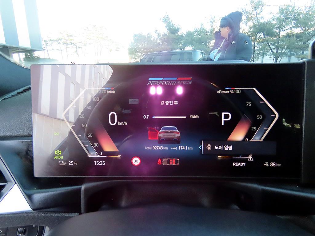 BMW i4 eDrive40 M 스포츠 프로 - 이미지 16