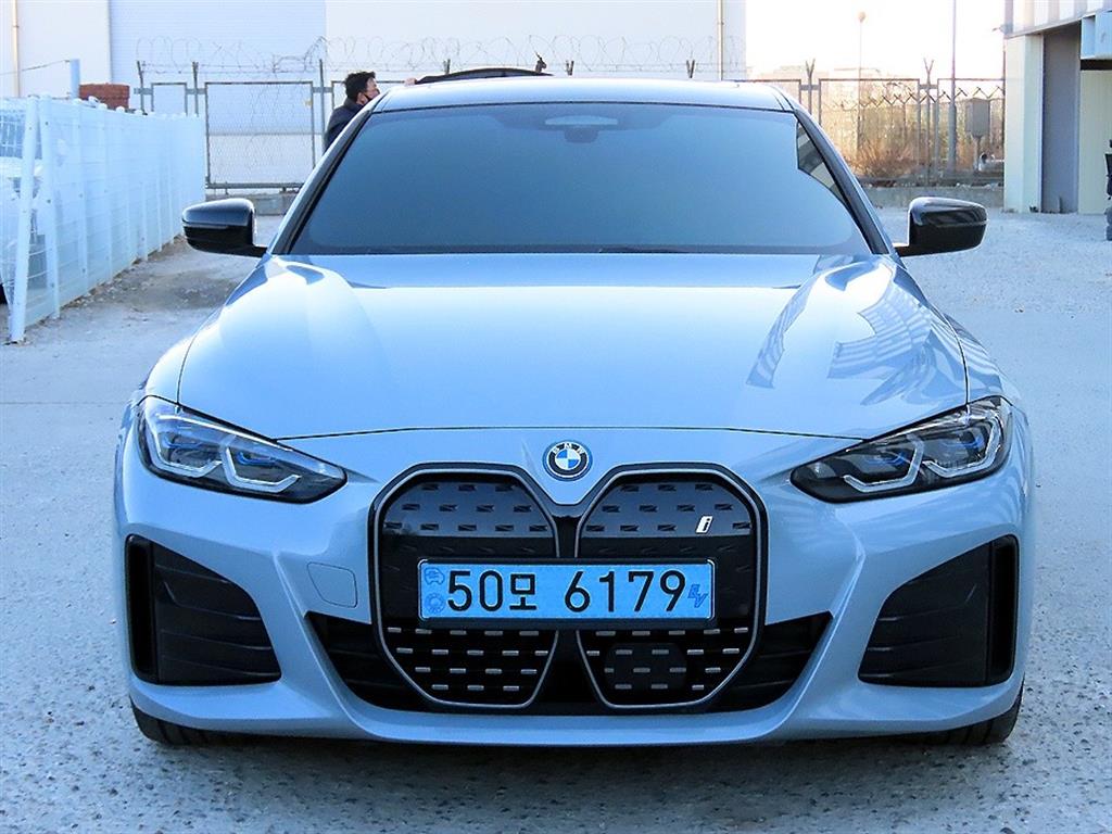 BMW i4 eDrive40 M 스포츠 프로 - 이미지 18